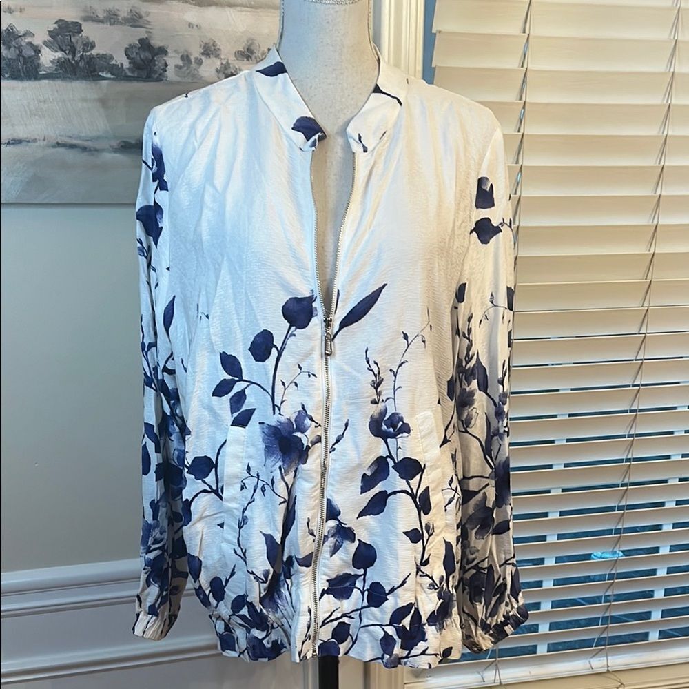 NWT Chico's Elegant White and Navy Floral Jacket
